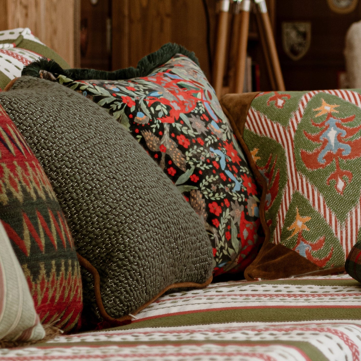 Mind the Gap kussens cushions selected wallpapers & interiors