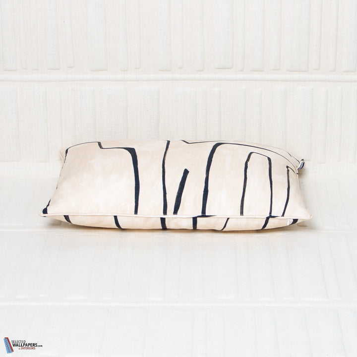 Graffito kussen-cushion-kissen-Kelly Wearstler-Selected-Wallpapers-Interiors
