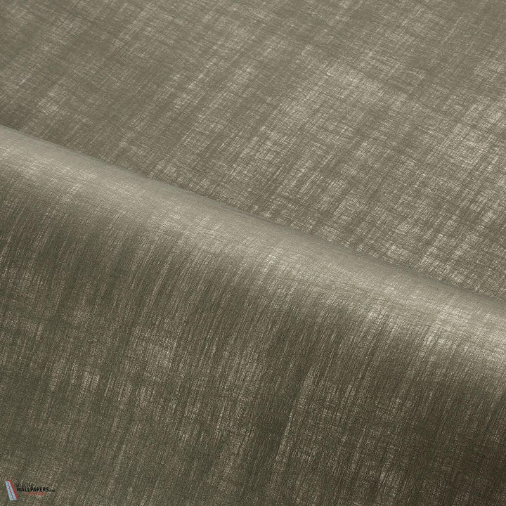 Hemera behang-Casamance-Kaki-Meter (M1)-Selected Wallpapers-Interiors