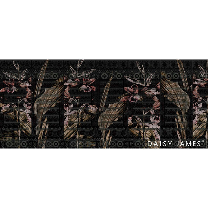The Cartouche Black behang-behang-Daisy James-Selected Wallpapers &amp; Interiors